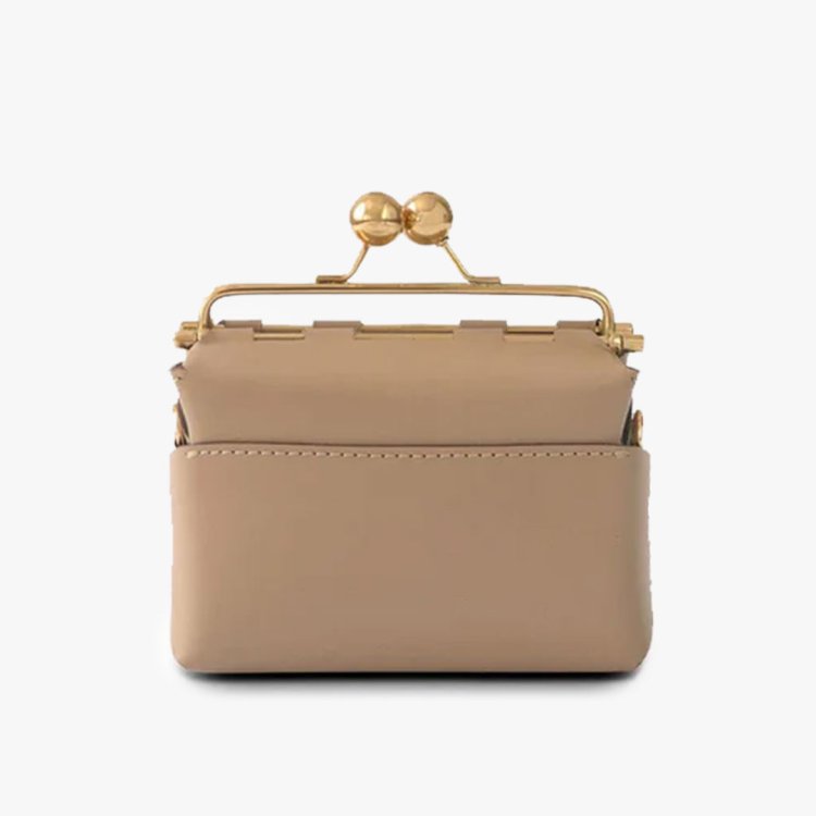 Luxury Leather Handbags in Pakistan – Affordable Elegance for Every Woman