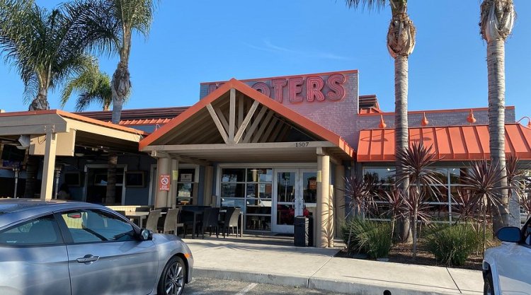 Hooters Family Review: Prices, Menu, and Dining Experience